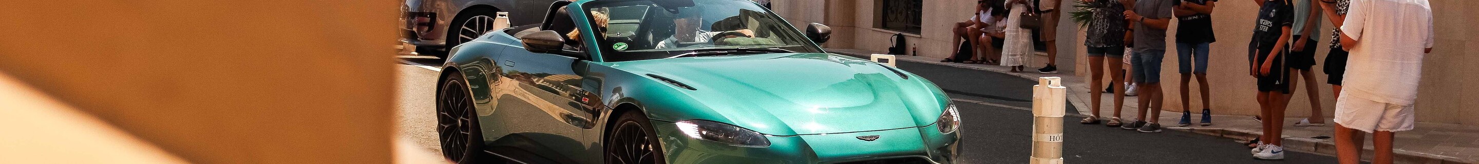 Aston Martin V8 Vantage Formula 1 Edition Roadster