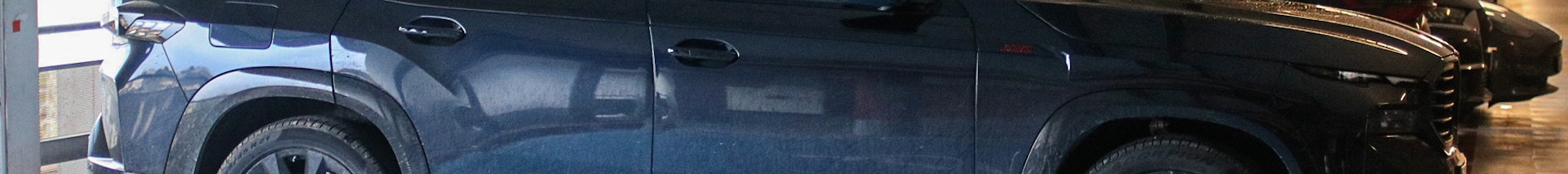 BMW XM G09 Label Red