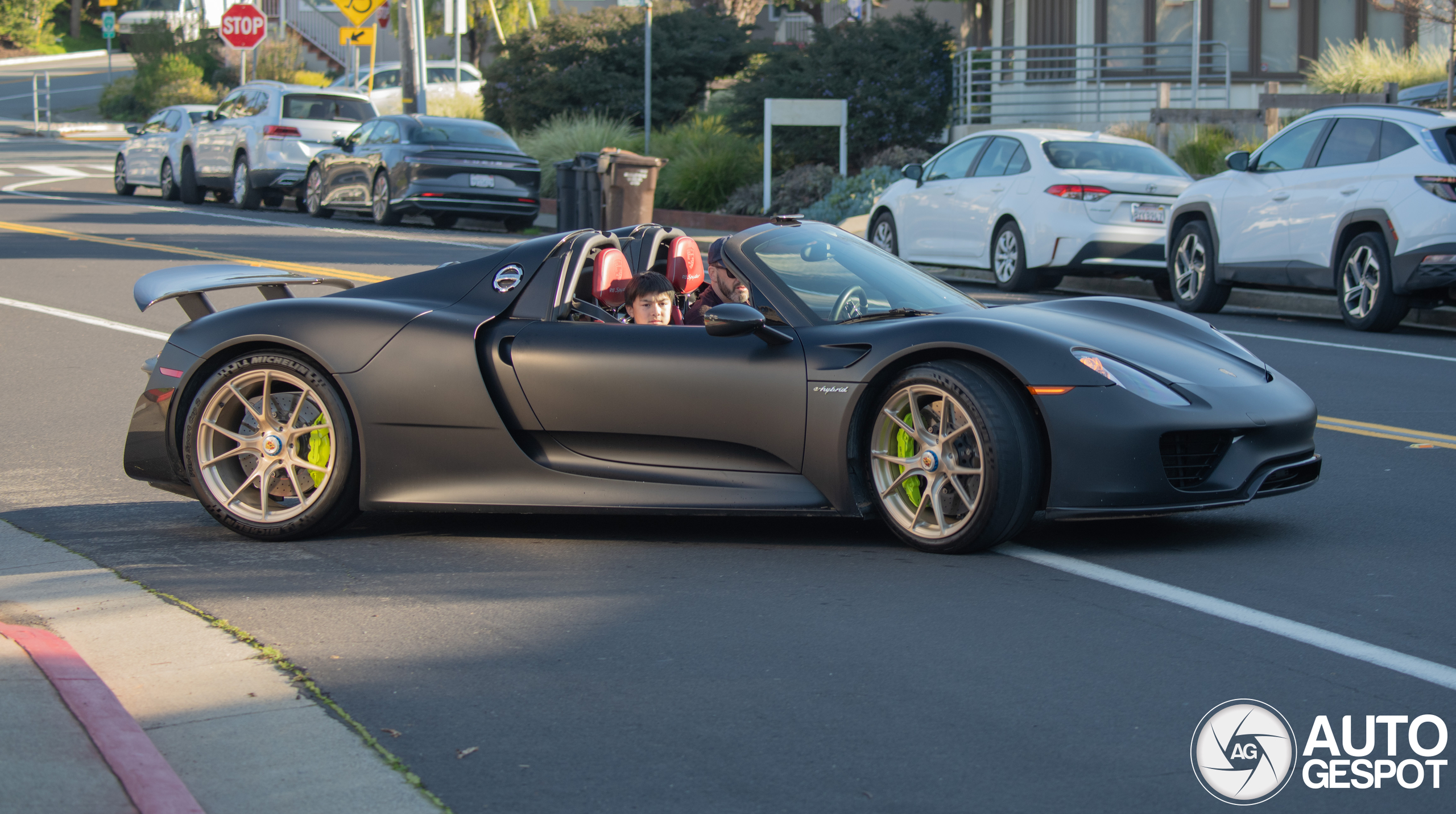 Porsche 918 Spyder Weissach Package