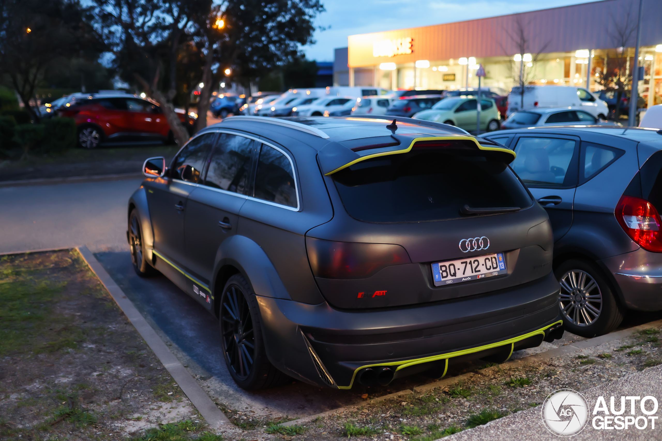 Deze Audi Q7 V12 is niet meer in showroom staat