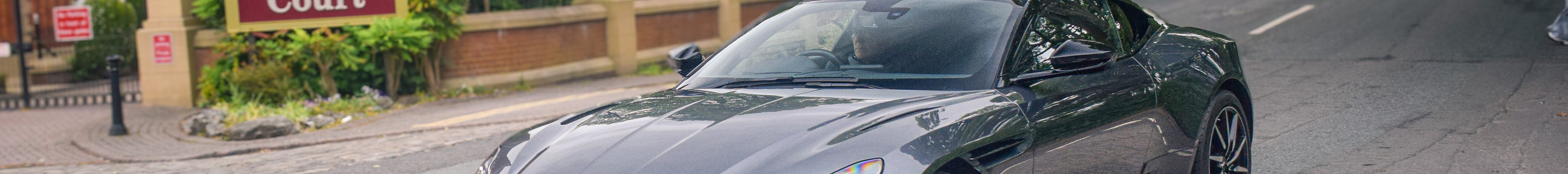 Aston Martin DB11 V8