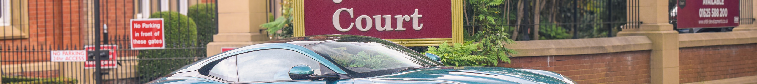 Aston Martin DB12