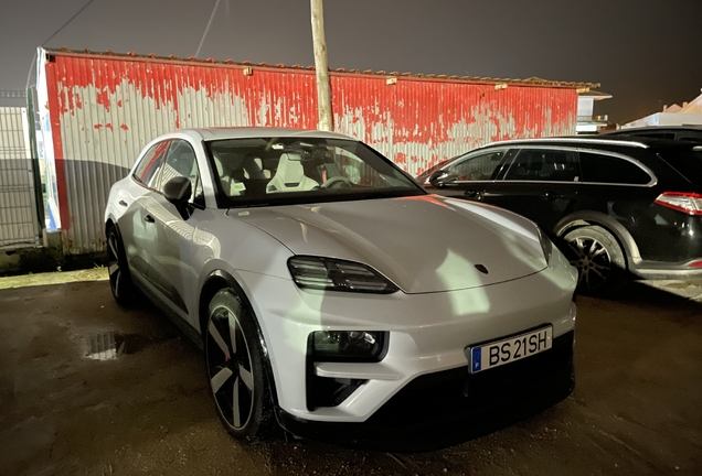 Porsche Macan EV Turbo
