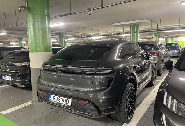 Porsche Macan EV Turbo