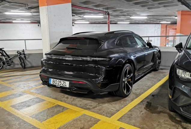 Porsche Taycan Turbo S Cross Turismo