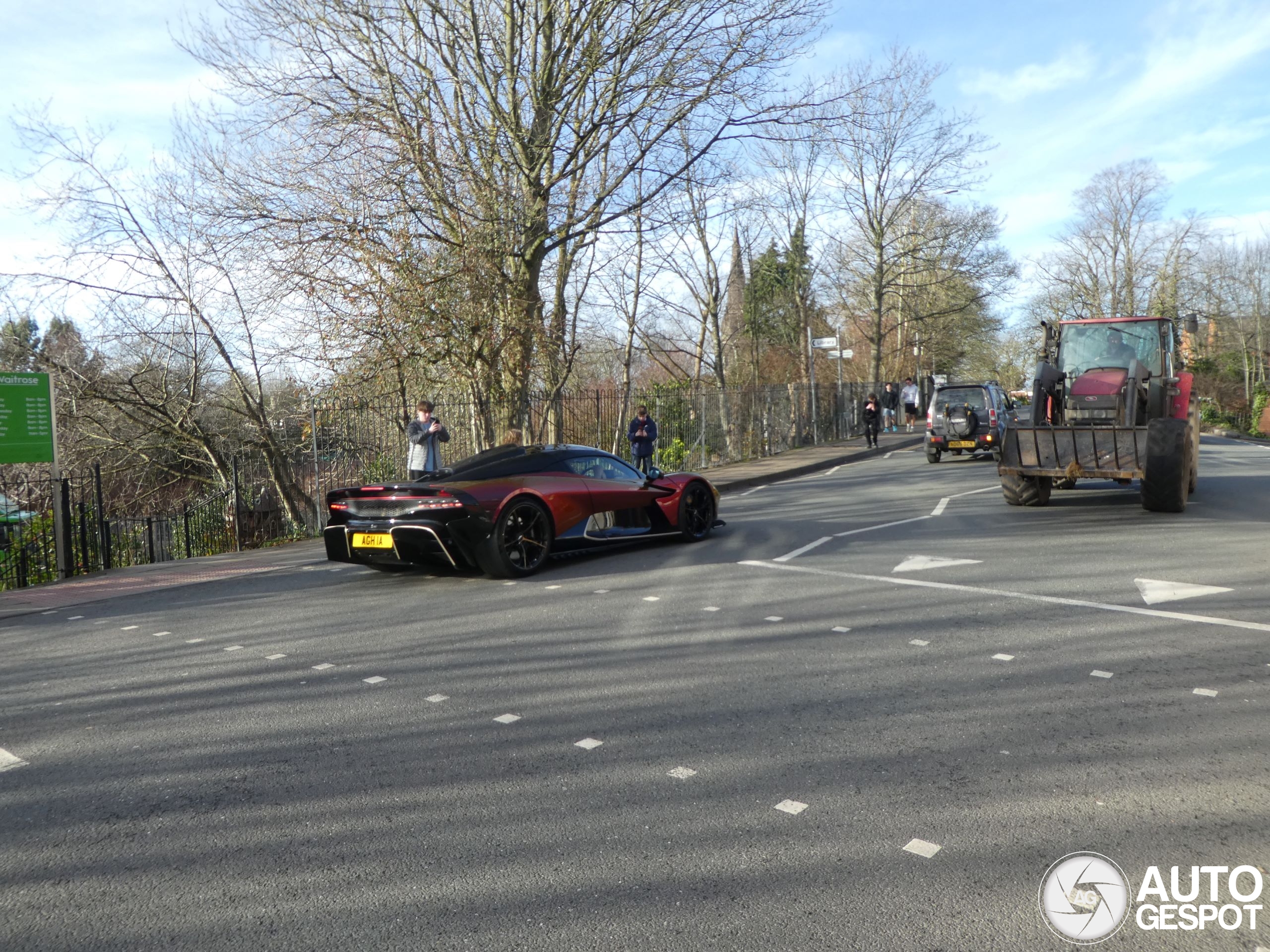 Pagani ingeruild voor deze Aston Martin Valhalla