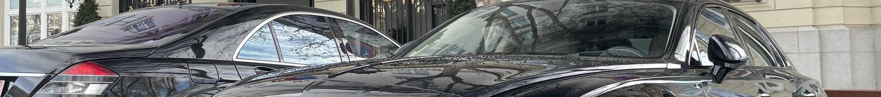 Bentley Flying Spur Hybrid Azure