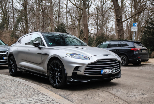 Aston Martin DBX707