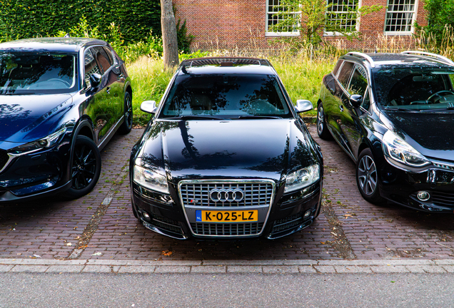 Audi S8 D3