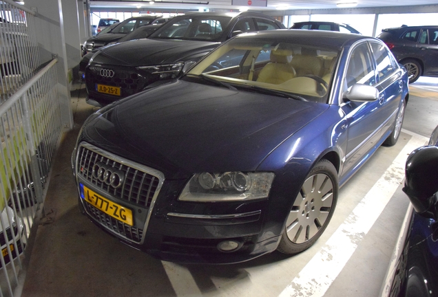 Audi S8 D3