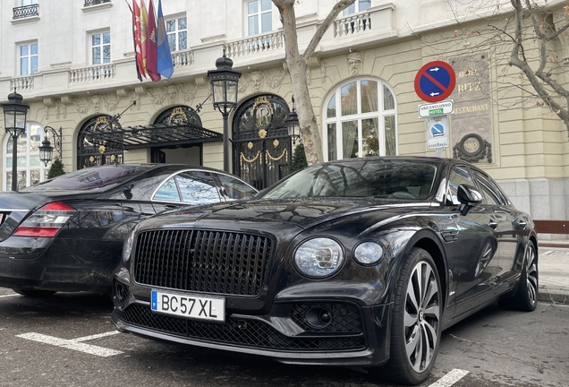 Bentley Flying Spur Hybrid Azure