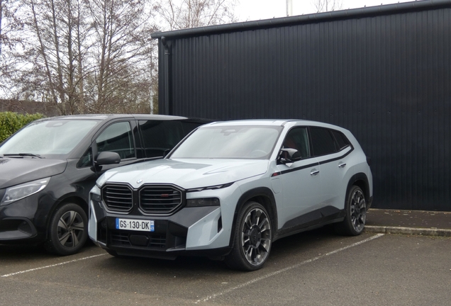 BMW XM G09 Label Red