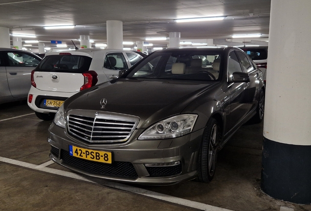 Mercedes-Benz S 63 AMG W221 2011