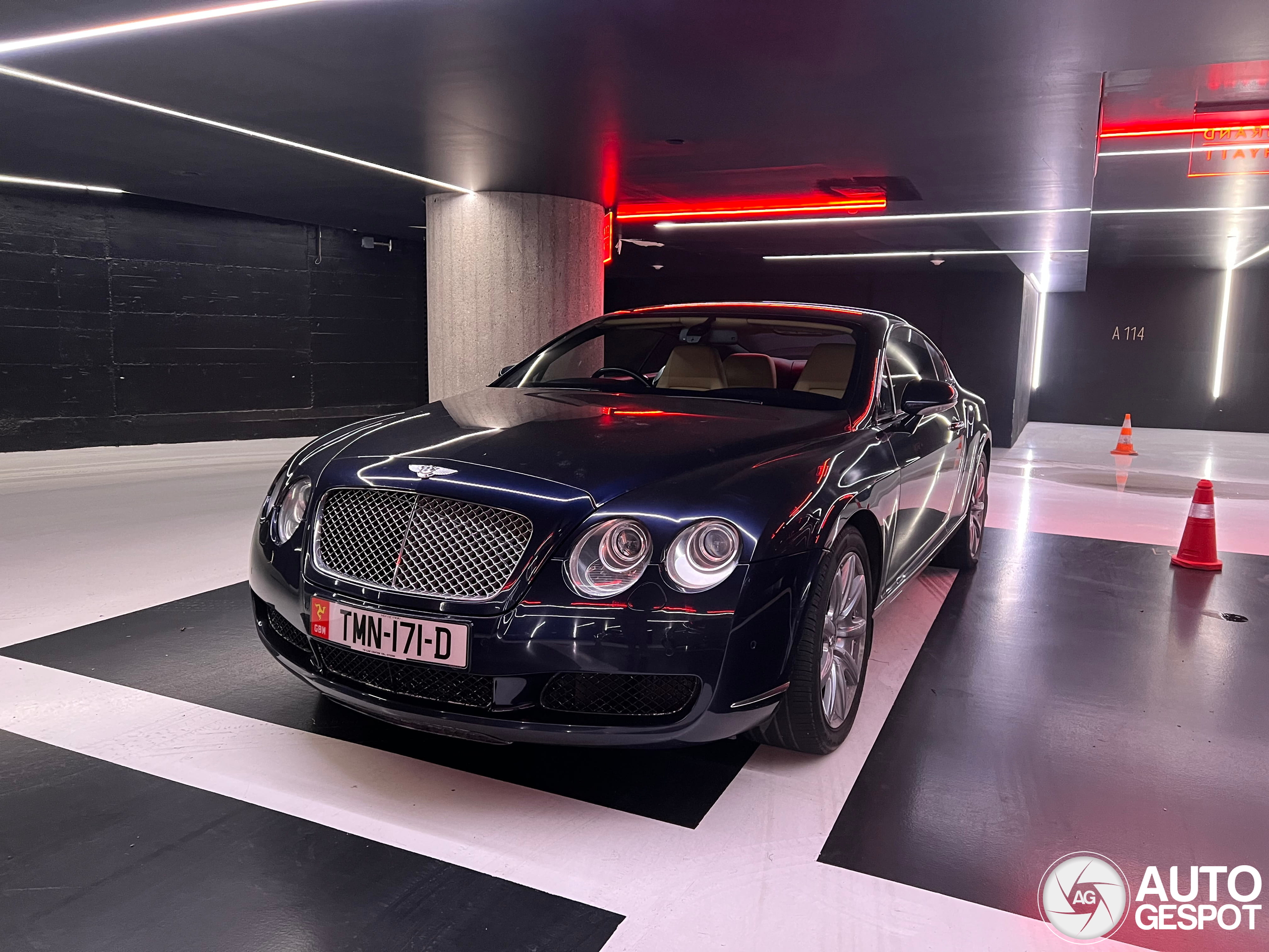 Deze Bentley heeft een van de zeldzaamste kentekens van Europa
