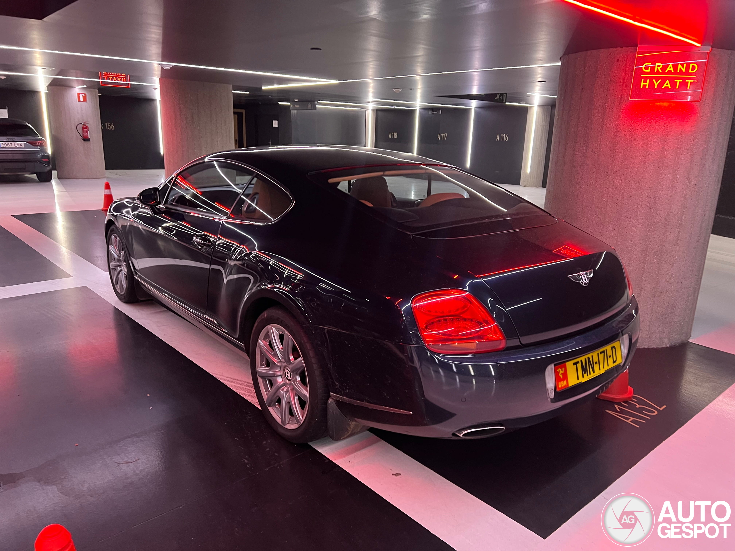 Deze Bentley heeft een van de zeldzaamste kentekens van Europa