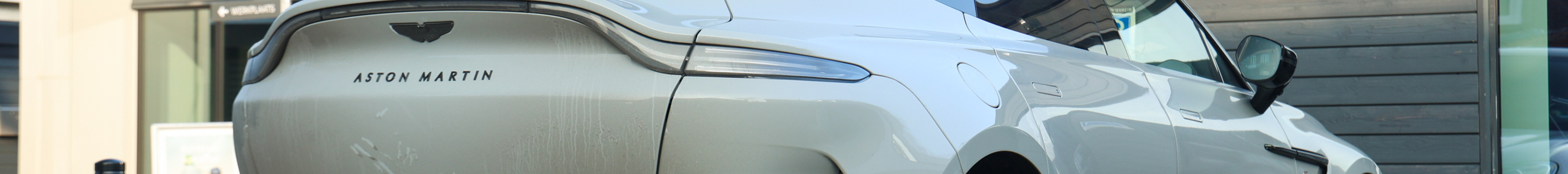 Aston Martin DBX S