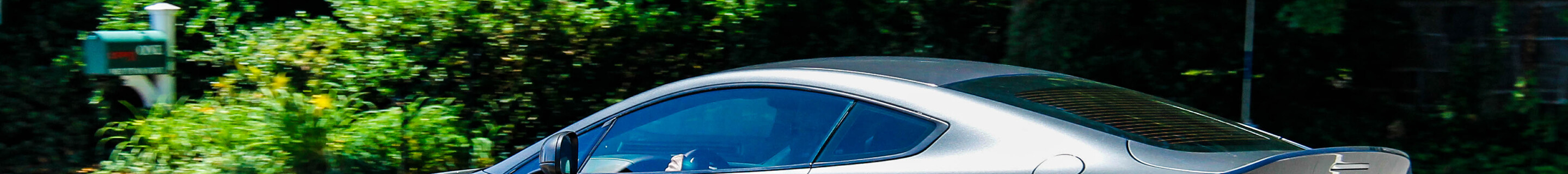 Aston Martin V8 Vantage 2012