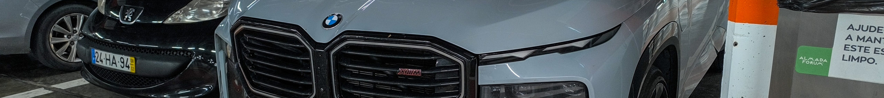 BMW XM G09 Label Red