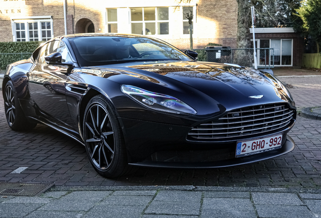 Aston Martin DB11 V8