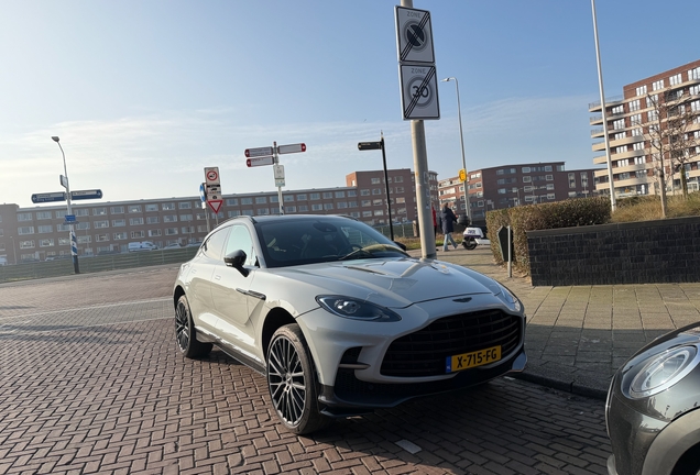 Aston Martin DBX707