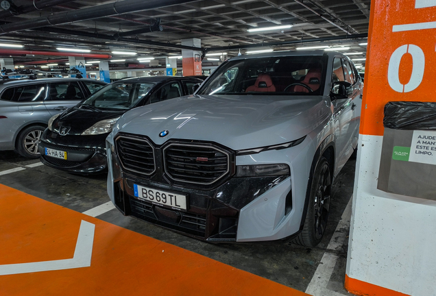 BMW XM G09 Label Red