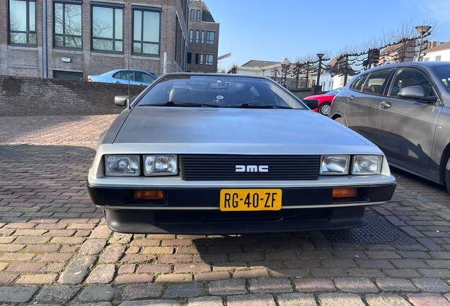 DeLorean DMC-12