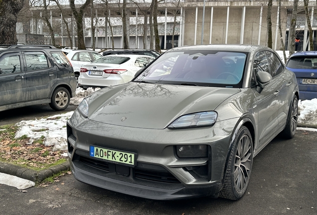 Porsche Macan EV Turbo
