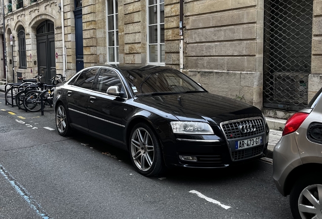 Audi S8 D3