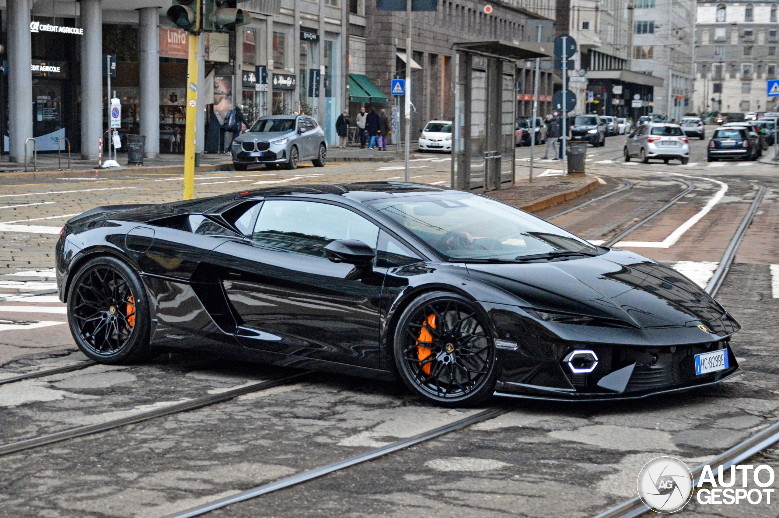 Lamborghini Temerario gaat anoniem door Milaan