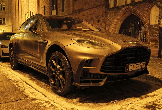 Aston Martin DBX S