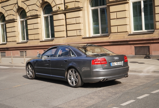 Audi S8 D3