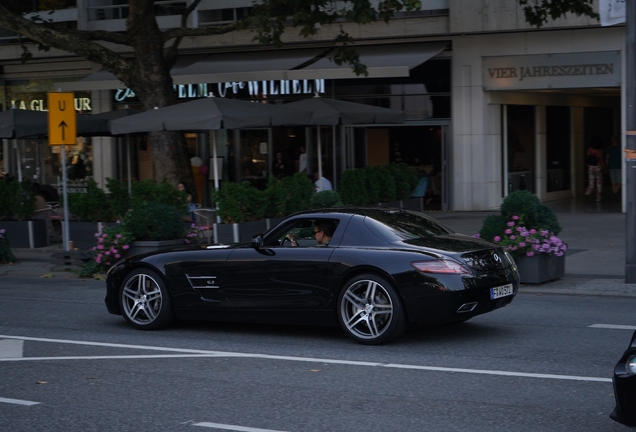 Mercedes-Benz SLS AMG