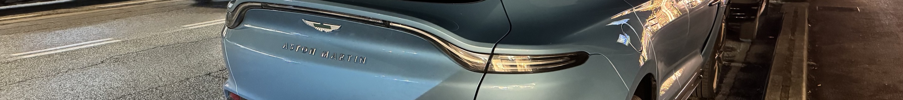 Aston Martin DBX707