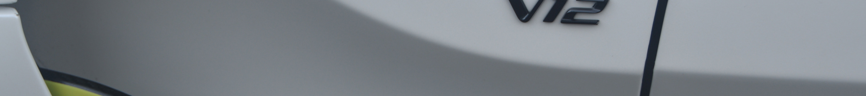 Aston Martin V12 Vantage Roadster 2023