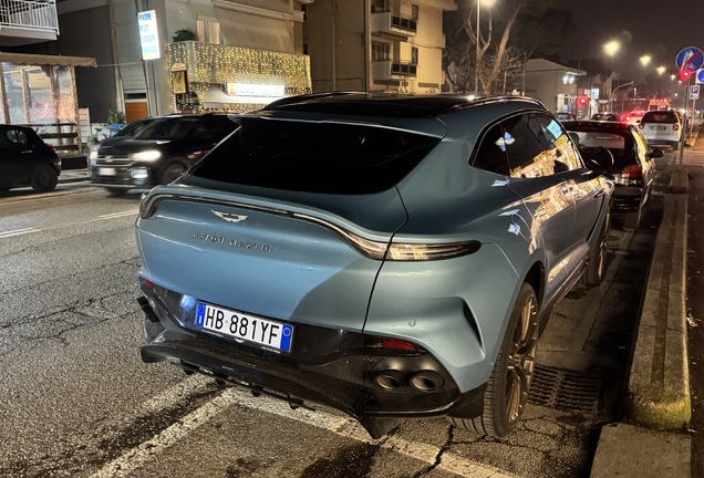 Aston Martin DBX707