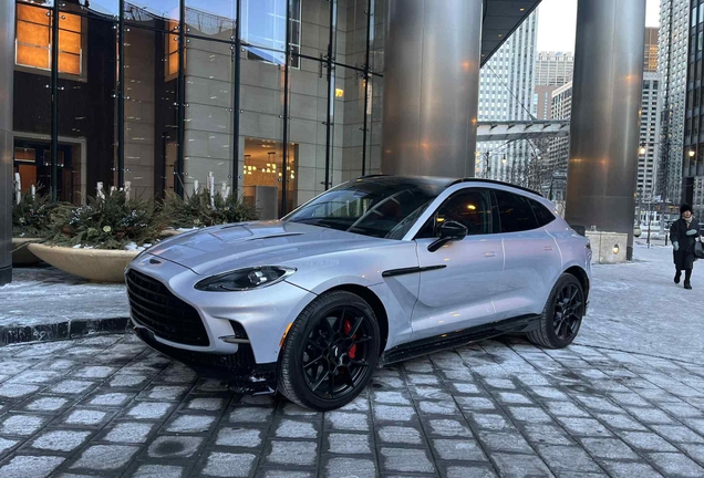 Aston Martin DBX707