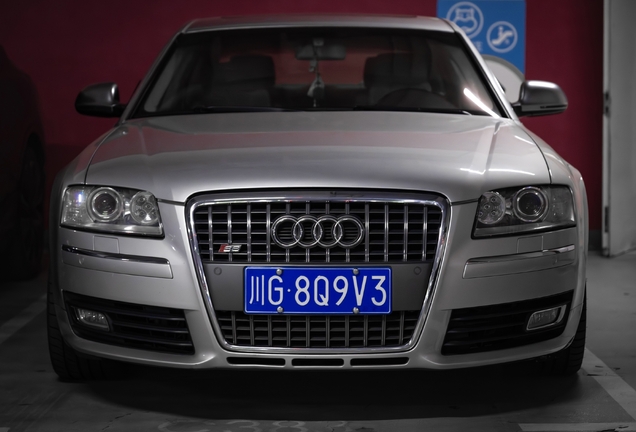 Audi S8 D3