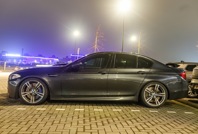 BMW M5 F10 2011