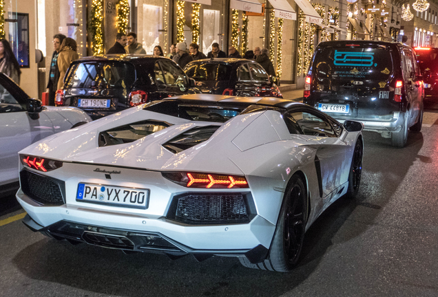 Lamborghini Aventador LP700-4 Roadster