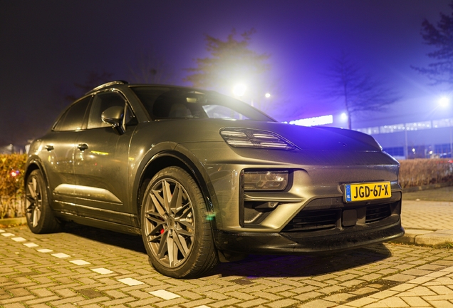 Porsche Macan EV Turbo