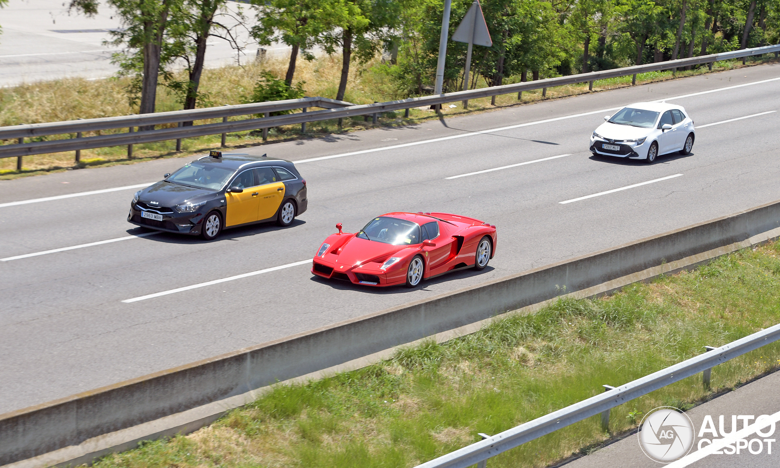Ferrari Enzo Ferrari doet andere auto's verbleken