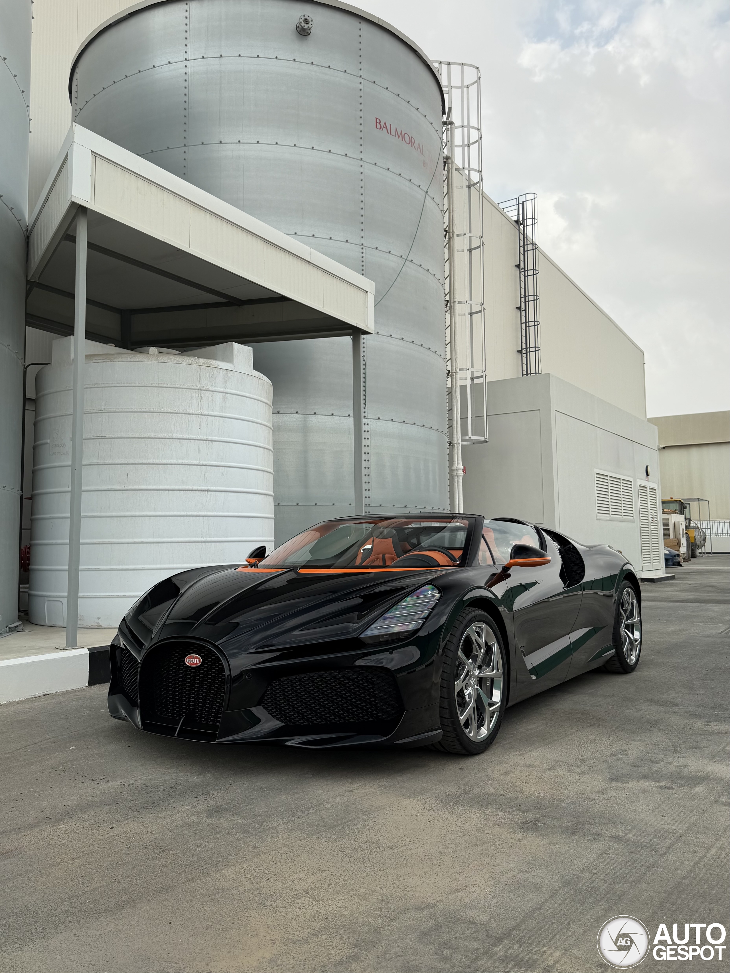 Weer een Bugatti W16 Mistral geland in Dubai