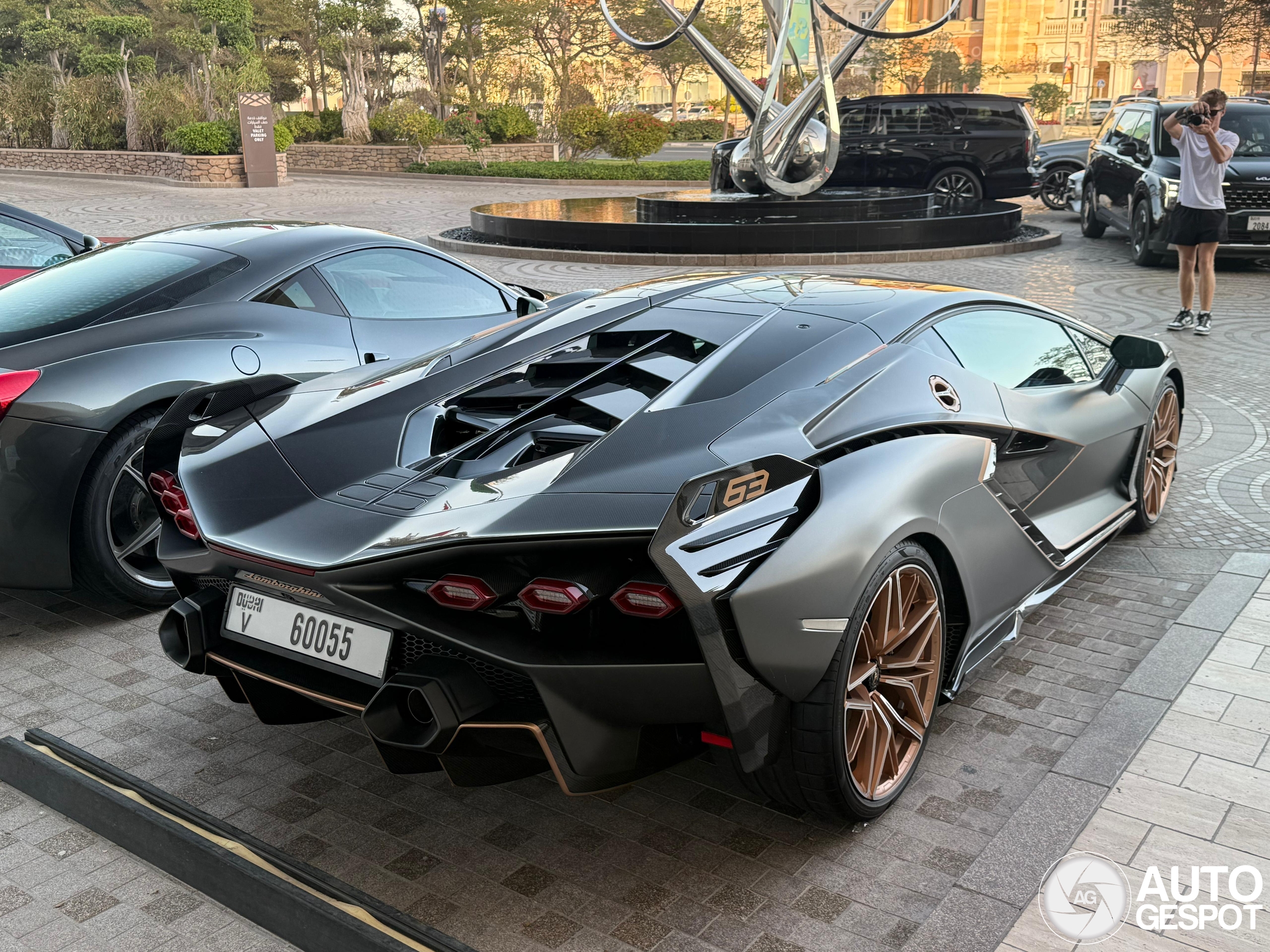 Met deze Lamborghini ben je nog een beetje uniek in Dubai: Lamborghini Si&aacute;n FKP 37