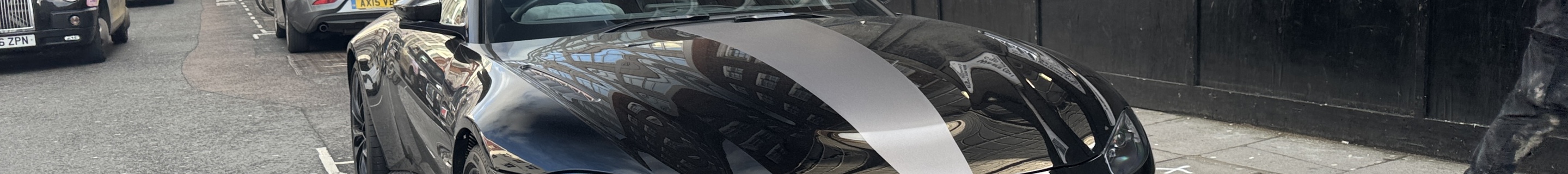 Aston Martin V8 Vantage Formula 1 Edition Roadster