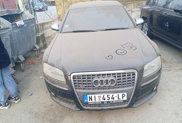Audi S8 D3