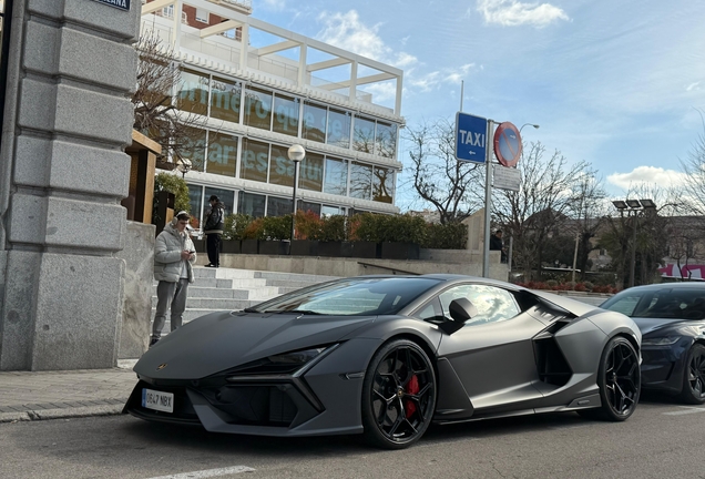 Lamborghini Revuelto