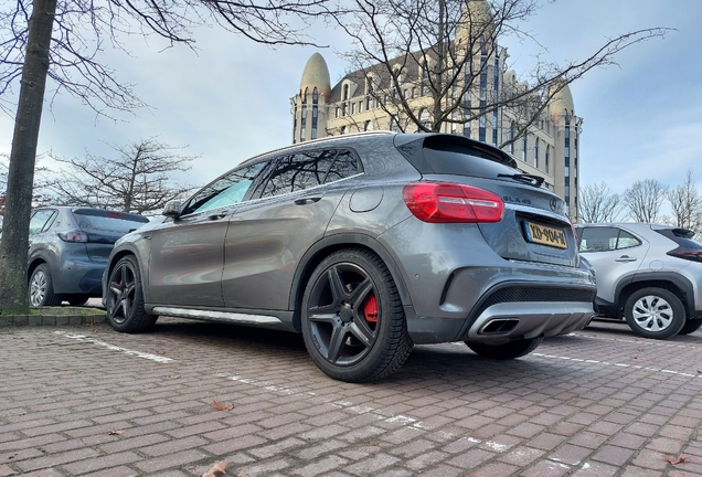 Mercedes-Benz GLA 45 AMG X156