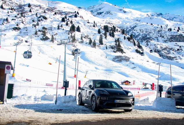 Porsche Macan EV Turbo