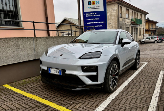 Porsche Macan EV Turbo
