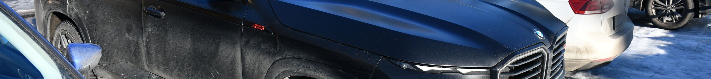 BMW XM G09 Label Red